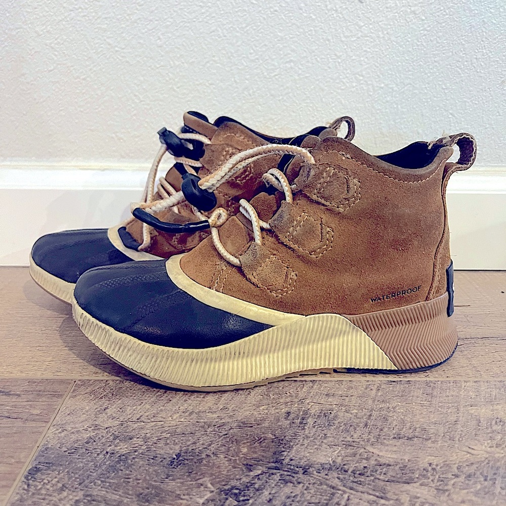 Sorel youth out n about III size 2